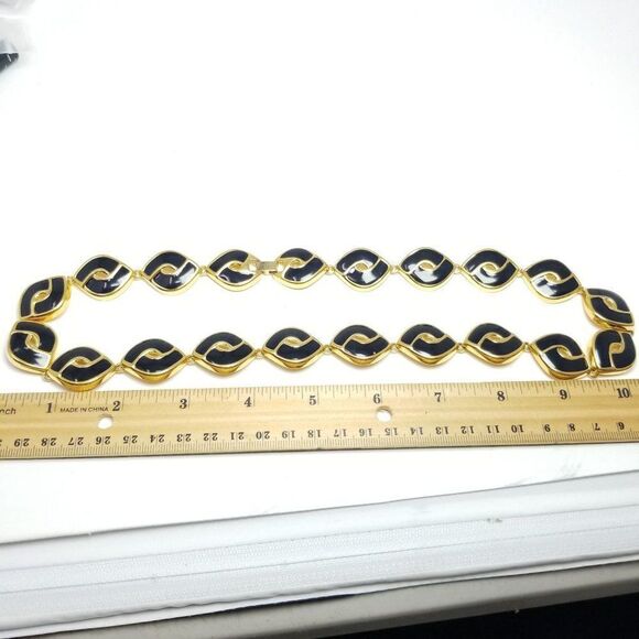 Vintage Chunky Black Enamel and Gold Tone Chain Collar Necklace, Retro 80s Style - Picture 3 of 6